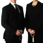喪服はユニクロで買える？喪服の種類や男女別にアイテムを紹介