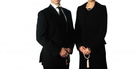 喪服はユニクロで買える？喪服の種類や男女別にアイテムを紹介